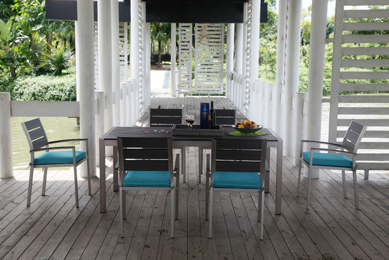 salon-jardin-aluminium-table-chaises-gris-metal-terasse-design-moderne-lattes